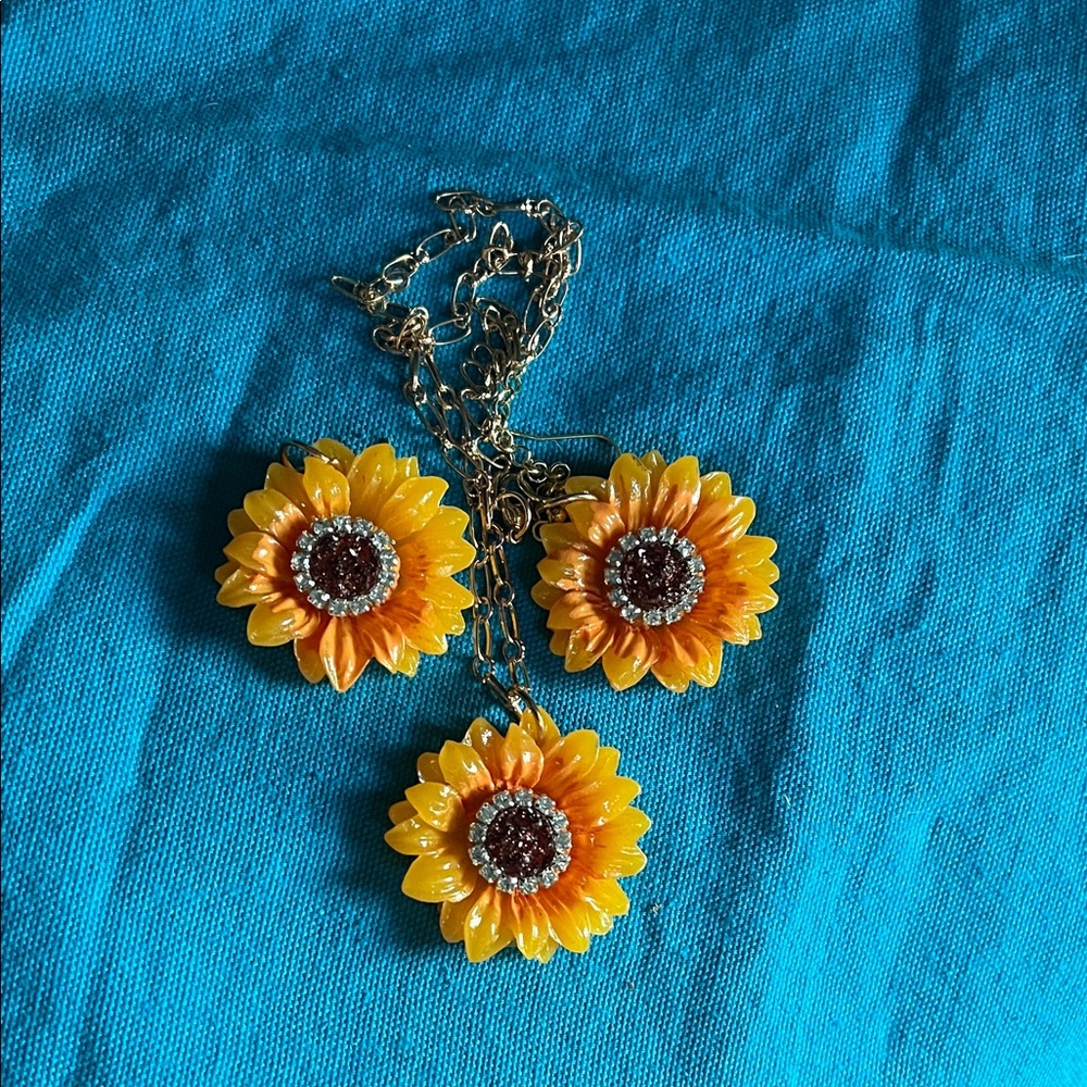 Sunflower Pendant Necklace Set in Yellow and Brown